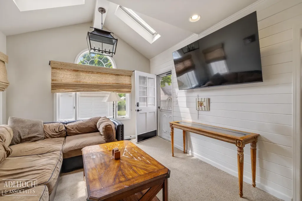 423 Moran Road Grosse Pointe Farms City MI 48236