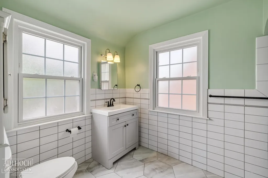 423 Moran Road Grosse Pointe Farms City MI 48236