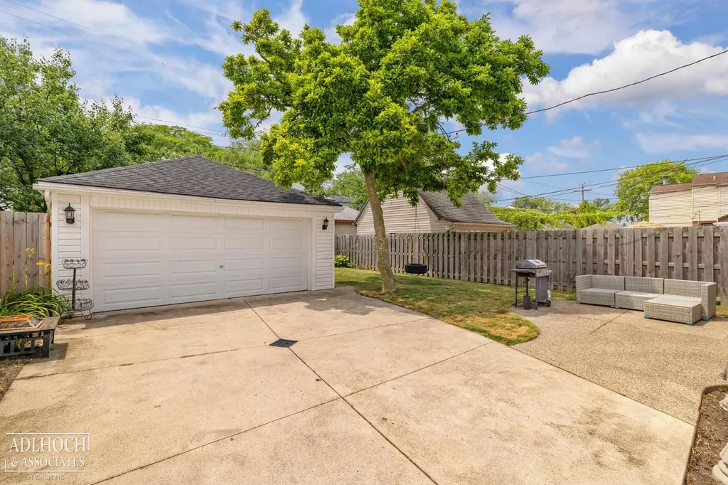 423 Moran Road Grosse Pointe Farms City MI 48236