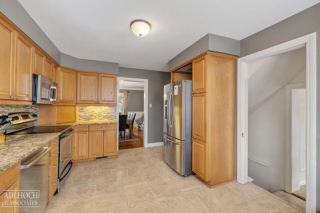 423 Moran Road Grosse Pointe Farms City MI 48236