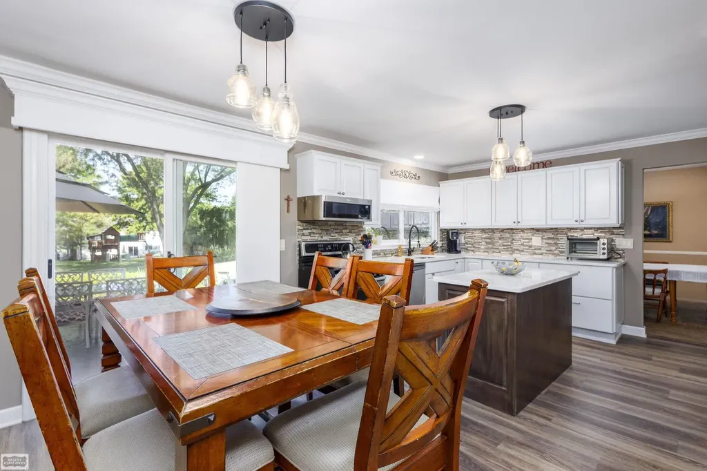 1374 E Horseshoe Bend Drive Rochester Hills City MI 48306