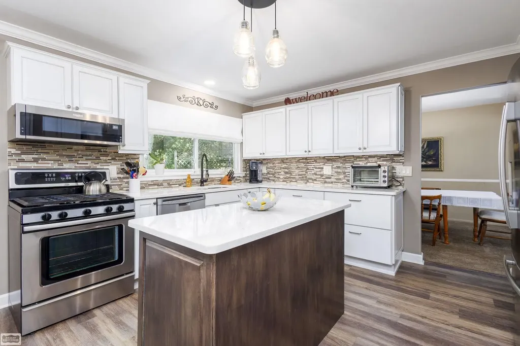 1374 E Horseshoe Bend Drive Rochester Hills City MI 48306