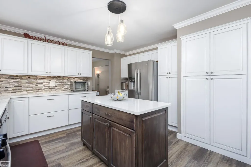 1374 E Horseshoe Bend Drive Rochester Hills City MI 48306