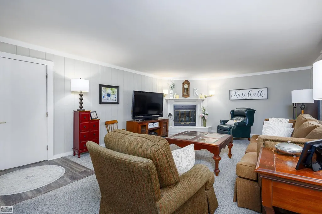 1374 E Horseshoe Bend Drive Rochester Hills City MI 48306