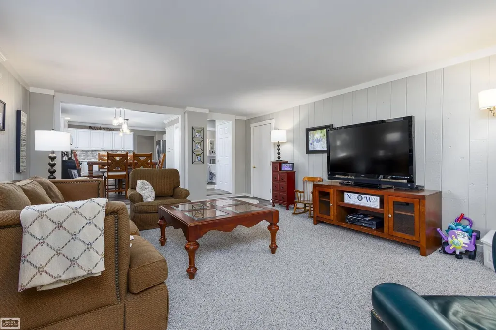 1374 E Horseshoe Bend Drive Rochester Hills City MI 48306