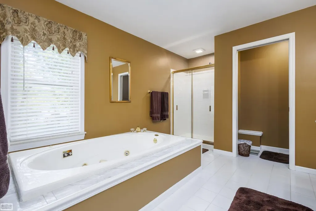 1374 E Horseshoe Bend Drive Rochester Hills City MI 48306