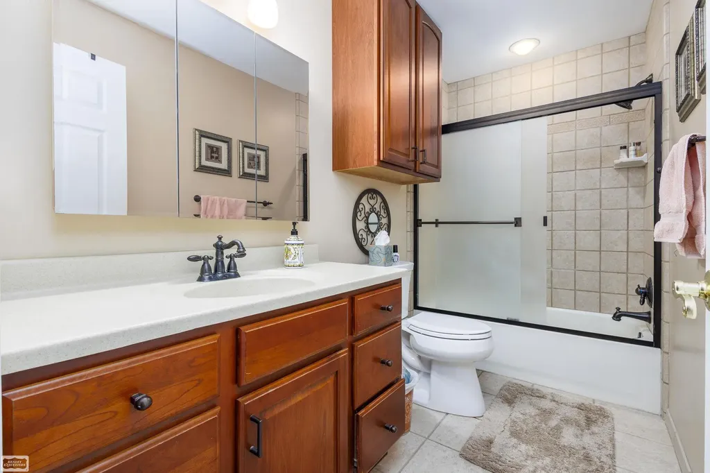 1374 E Horseshoe Bend Drive Rochester Hills City MI 48306