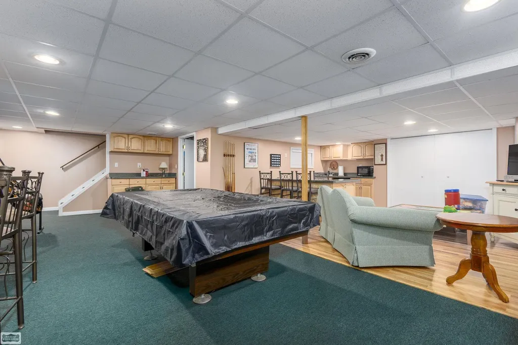 1374 E Horseshoe Bend Drive Rochester Hills City MI 48306
