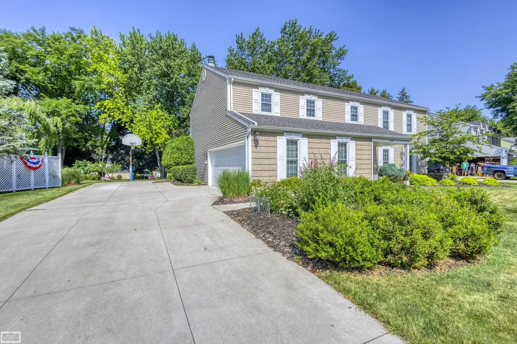 1374 E Horseshoe Bend Drive Rochester Hills City MI 48306