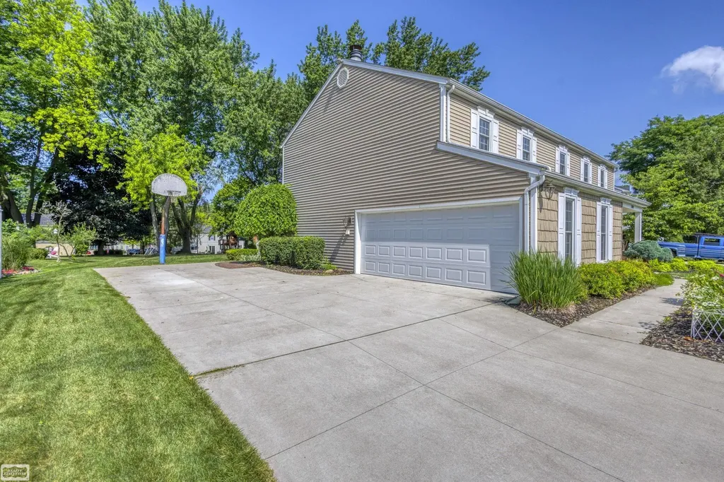 1374 E Horseshoe Bend Drive Rochester Hills City MI 48306