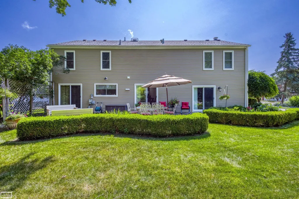 1374 E Horseshoe Bend Drive Rochester Hills City MI 48306