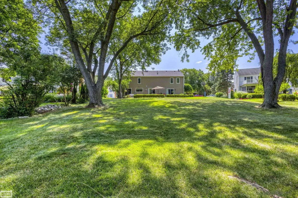 1374 E Horseshoe Bend Drive Rochester Hills City MI 48306