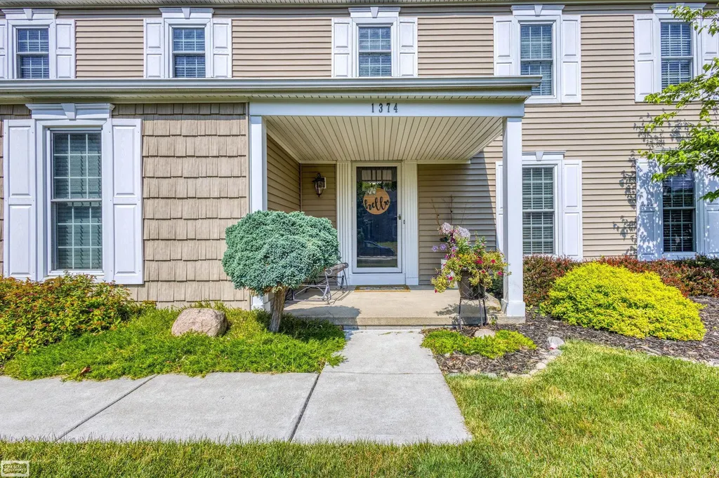 1374 E Horseshoe Bend Drive Rochester Hills City MI 48306