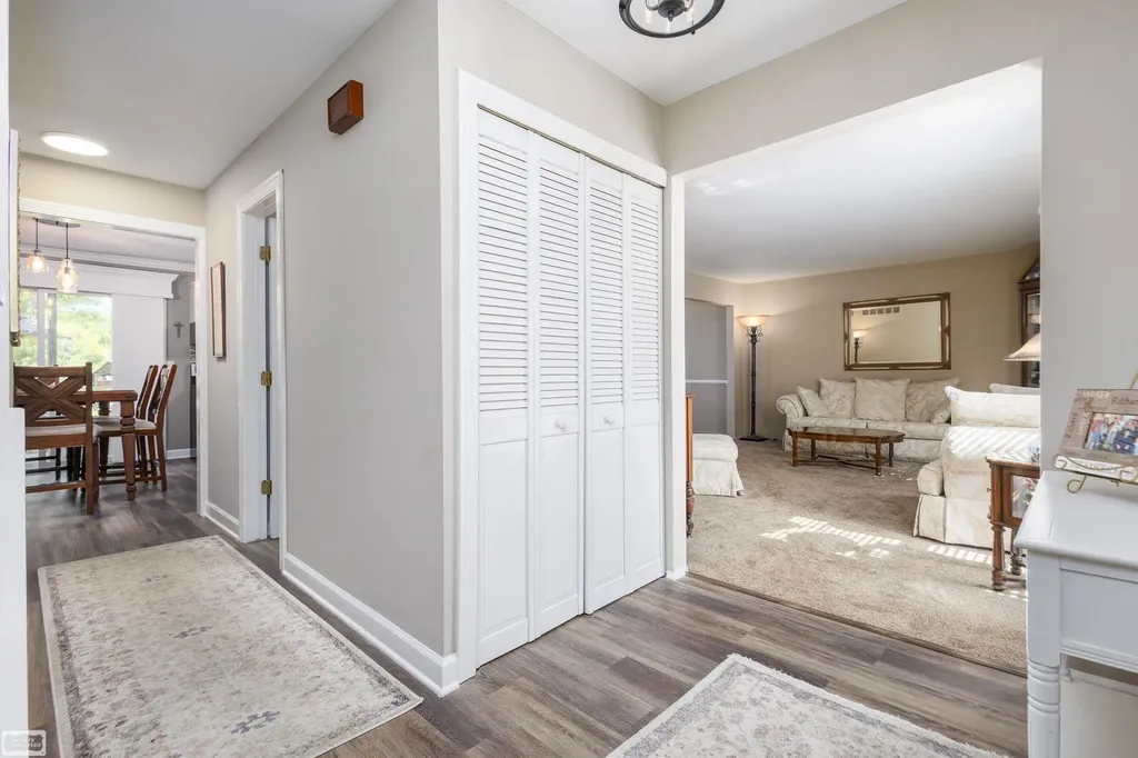1374 E Horseshoe Bend Drive Rochester Hills City MI 48306