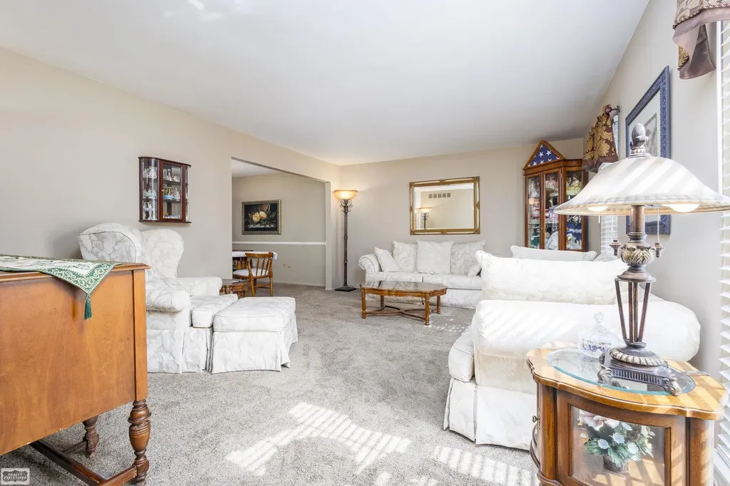 1374 E Horseshoe Bend Drive Rochester Hills City MI 48306