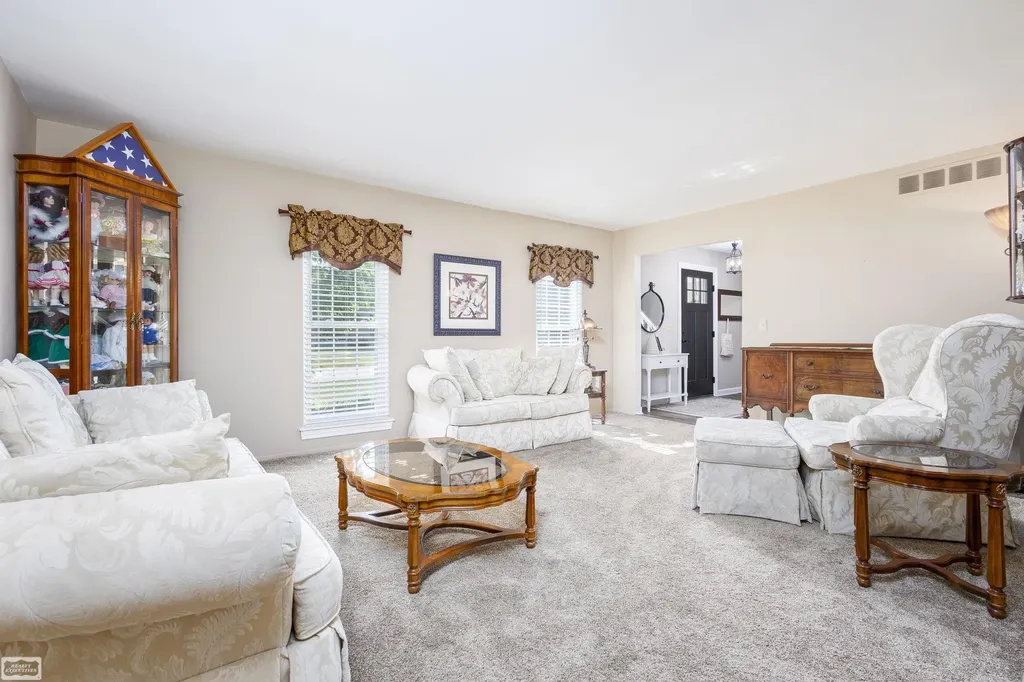 1374 E Horseshoe Bend Drive Rochester Hills City MI 48306