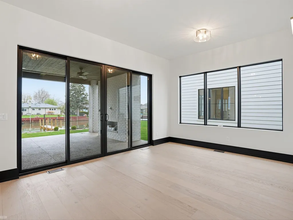 41215 Belvidere Street Harrison Charter Township MI 48045