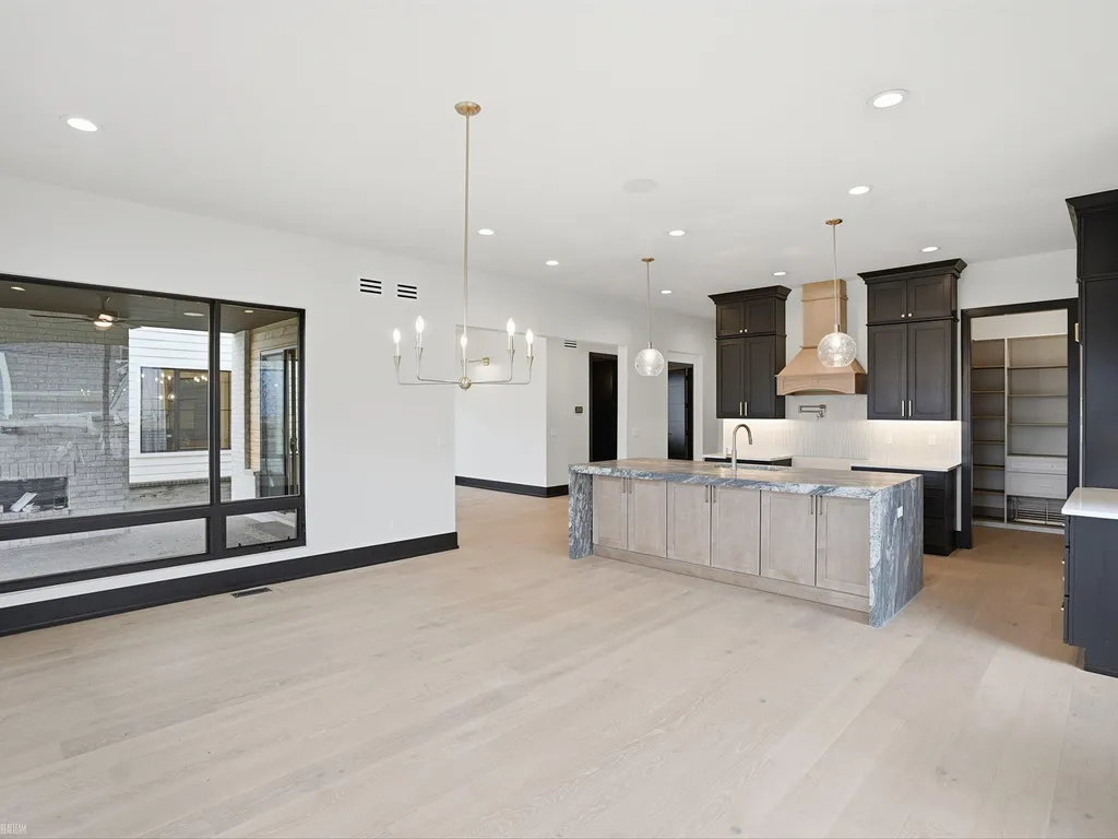 41215 Belvidere Street Harrison Charter Township MI 48045