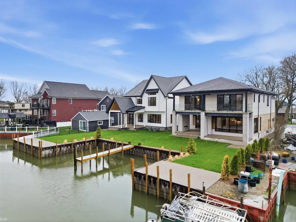 41215 Belvidere Street Harrison Charter Township MI 48045