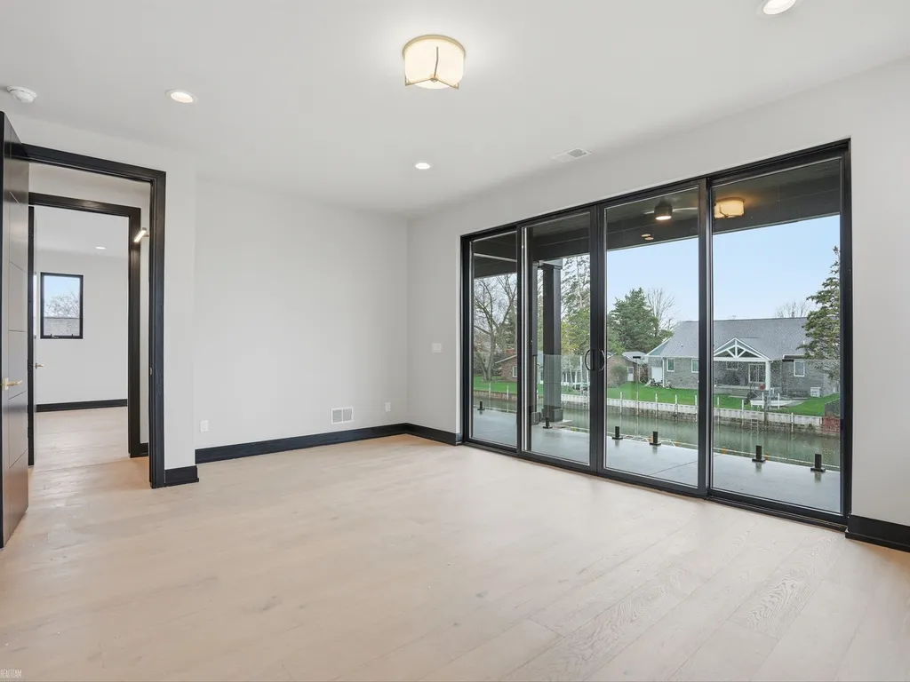 41215 Belvidere Street Harrison Charter Township MI 48045
