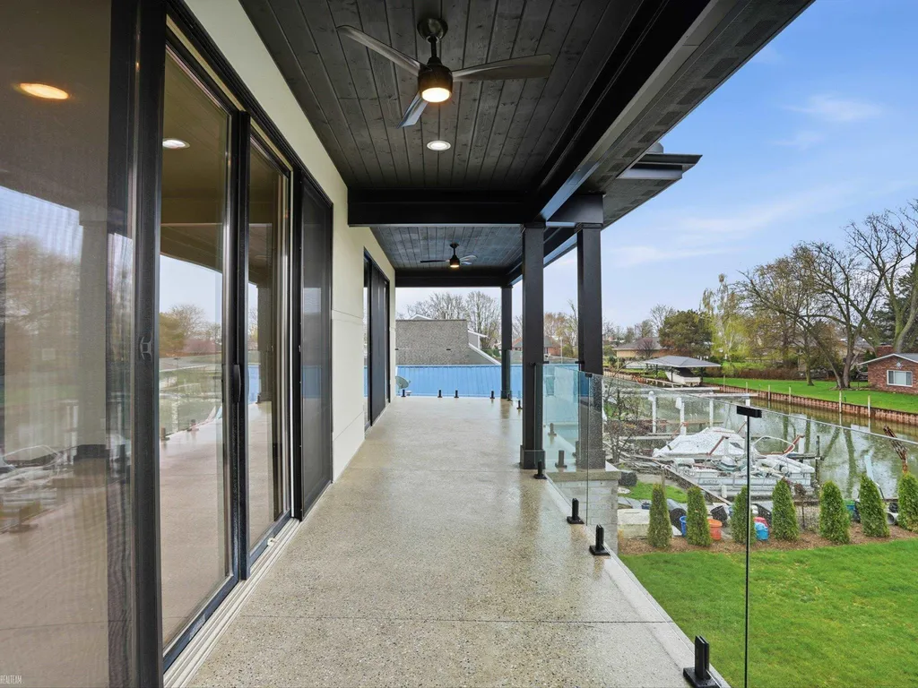 41215 Belvidere Street Harrison Charter Township MI 48045