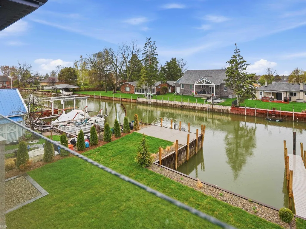 41215 Belvidere Street Harrison Charter Township MI 48045