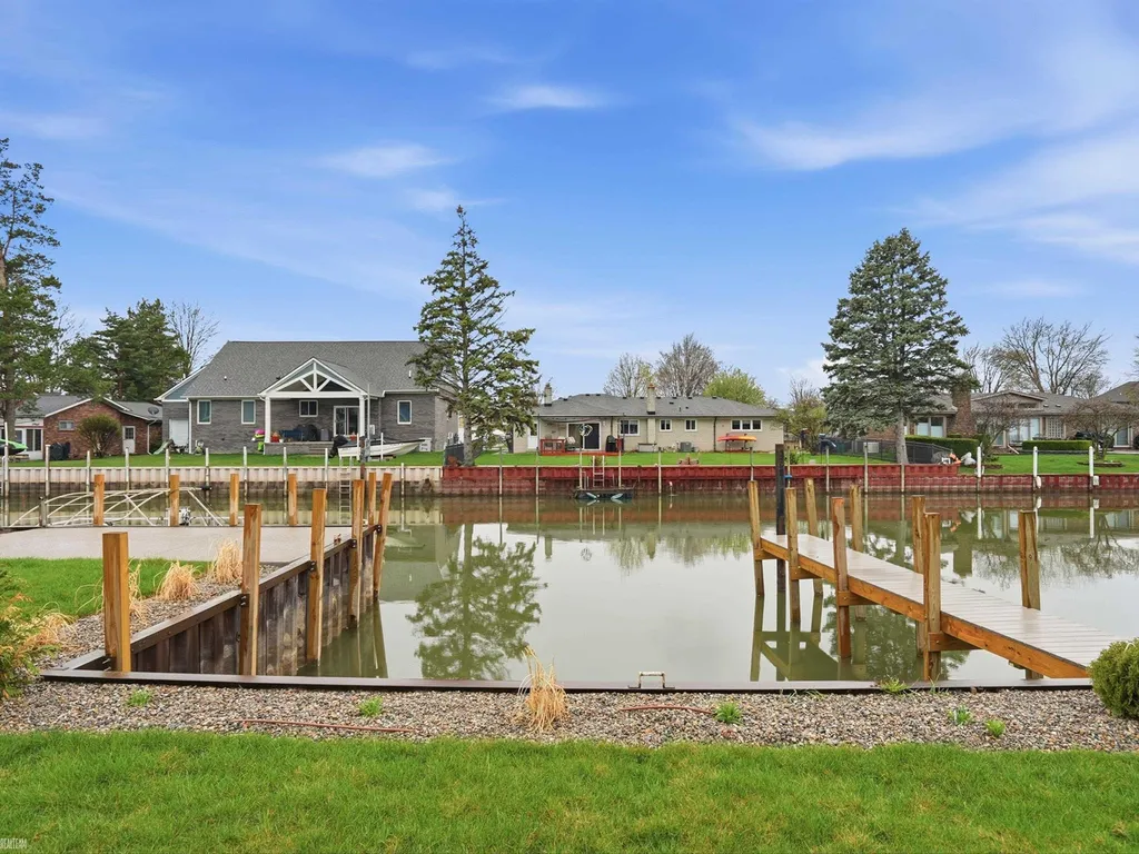 41215 Belvidere Street Harrison Charter Township MI 48045