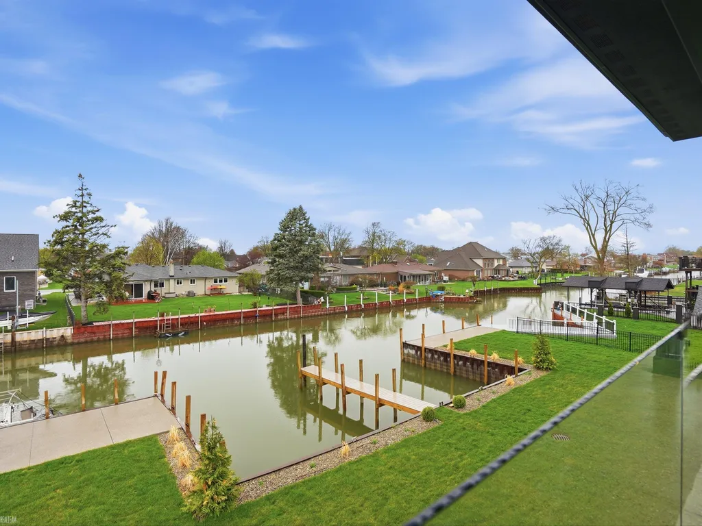 41215 Belvidere Street Harrison Charter Township MI 48045