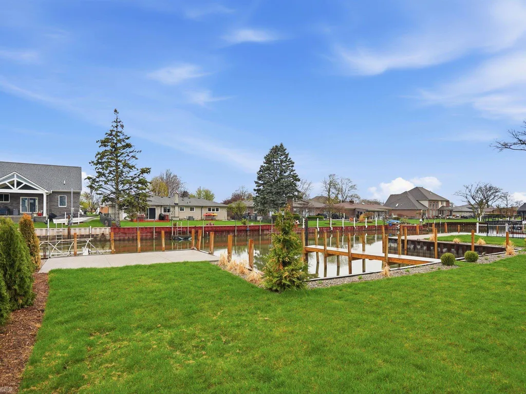 41215 Belvidere Street Harrison Charter Township MI 48045