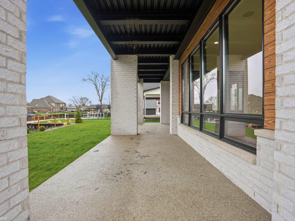 41215 Belvidere Street Harrison Charter Township MI 48045