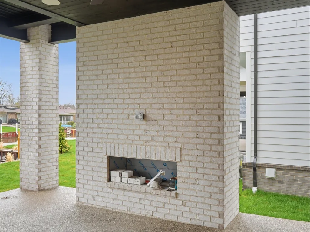 41215 Belvidere Street Harrison Charter Township MI 48045