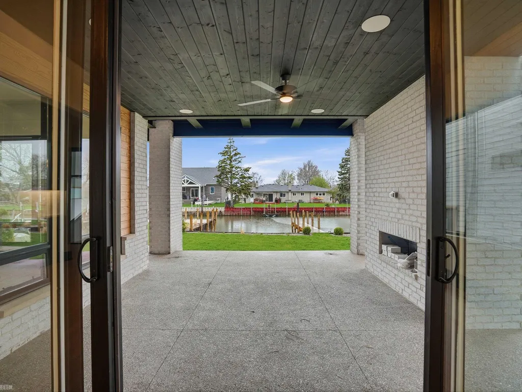 41215 Belvidere Street Harrison Charter Township MI 48045