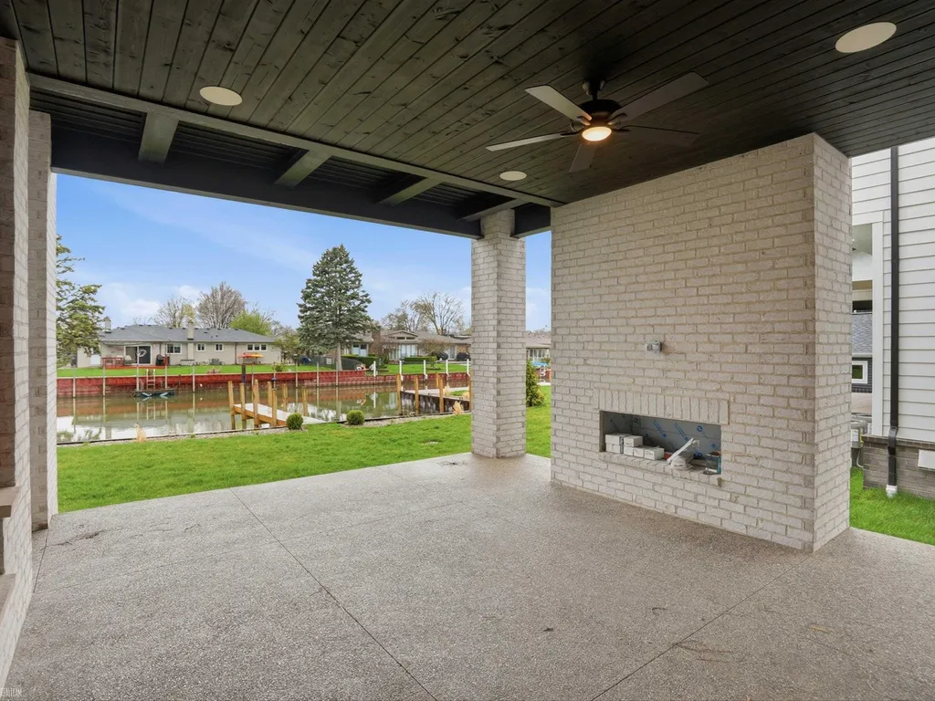 41215 Belvidere Street Harrison Charter Township MI 48045