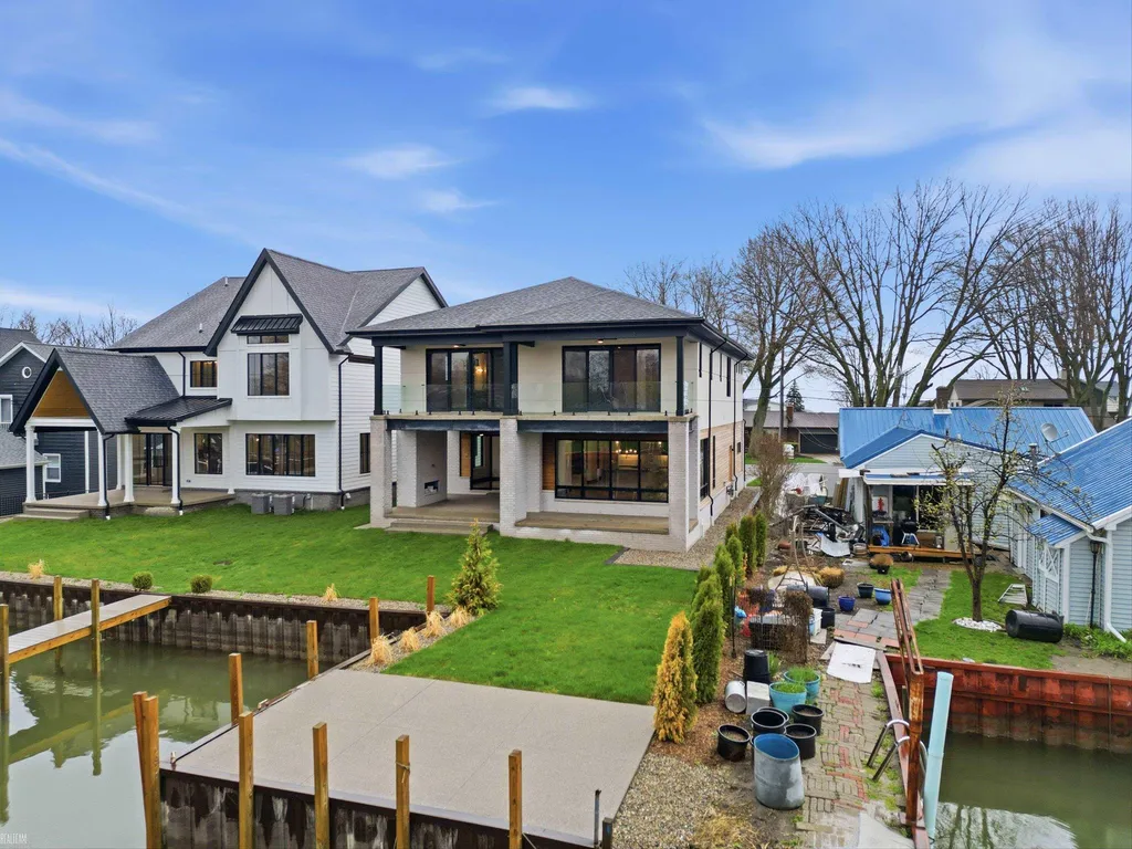 41215 Belvidere Street Harrison Charter Township MI 48045