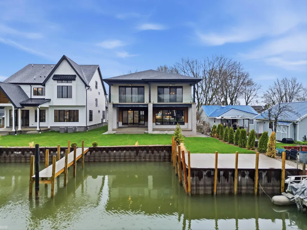 41215 Belvidere Street Harrison Charter Township MI 48045