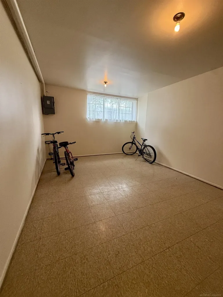 8211 Denwood #4 Drive Sterling Heights City MI 48312