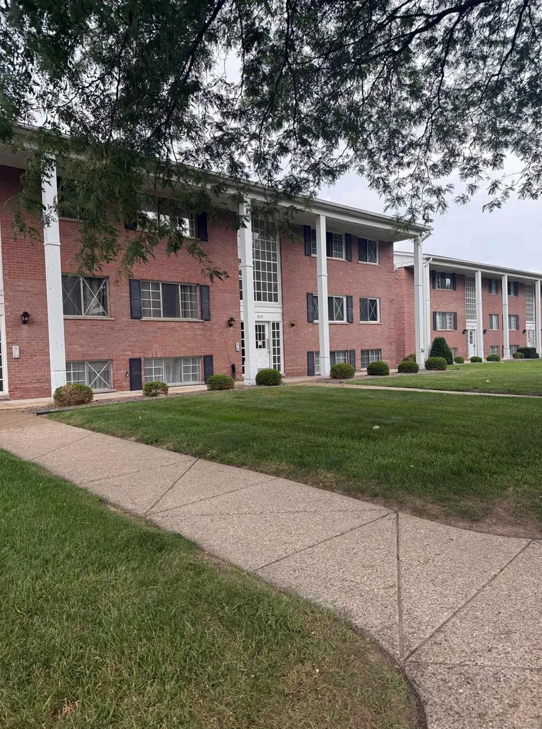 8211 Denwood #4 Drive Sterling Heights City MI 48312