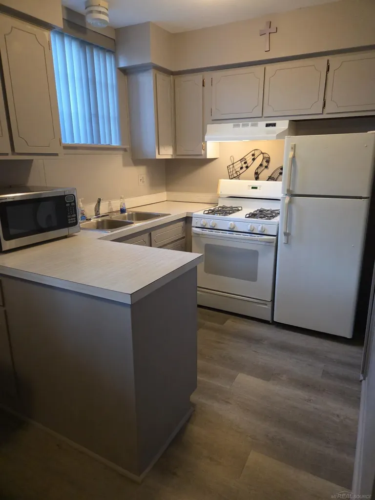 8211 Denwood #4 Drive Sterling Heights City MI 48312