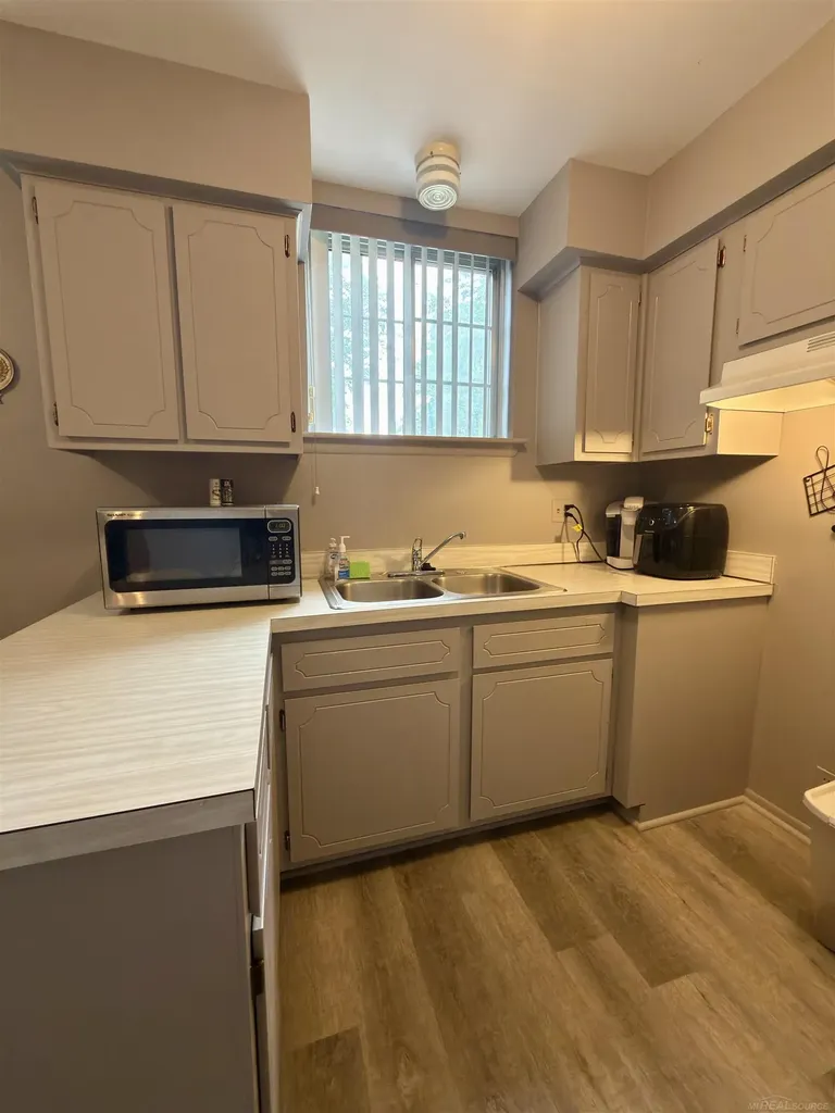 8211 Denwood #4 Drive Sterling Heights City MI 48312