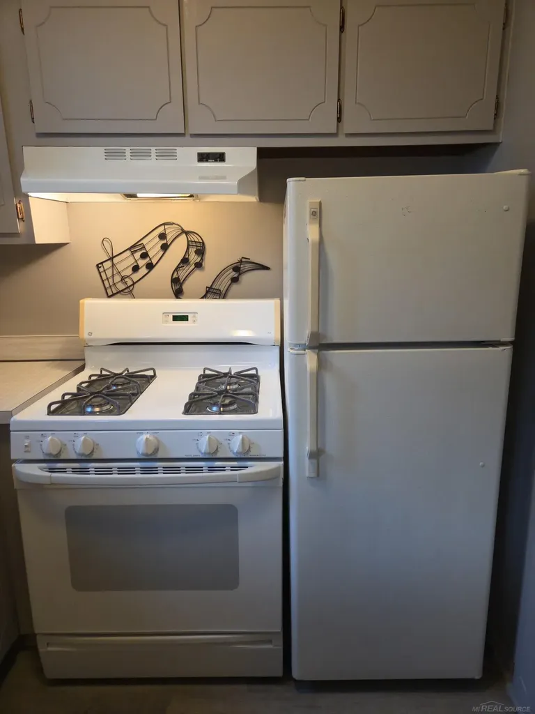 8211 Denwood #4 Drive Sterling Heights City MI 48312
