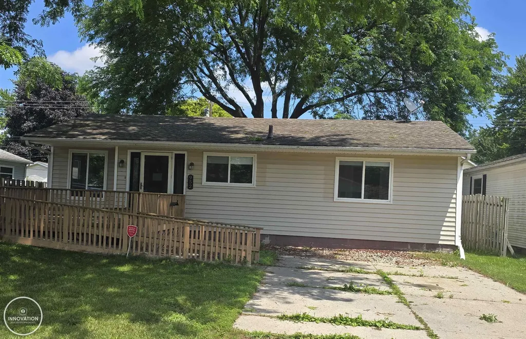 952 Liberty Street Algonac City MI 48001
