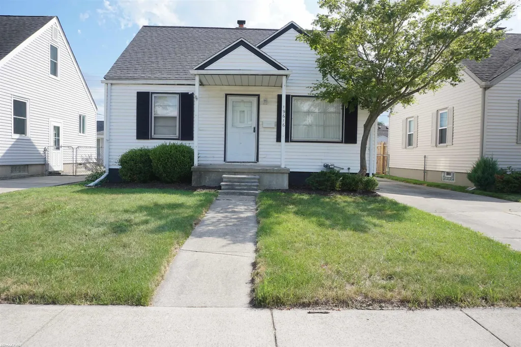 19616 Rosedale Street St. Clair Shores City MI 48080