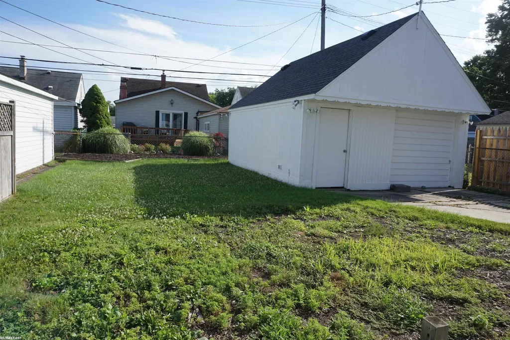 19616 Rosedale Street St. Clair Shores City MI 48080