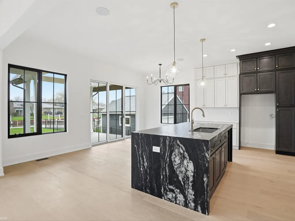 41225 Belvidere Street Harrison Charter Township MI 48045