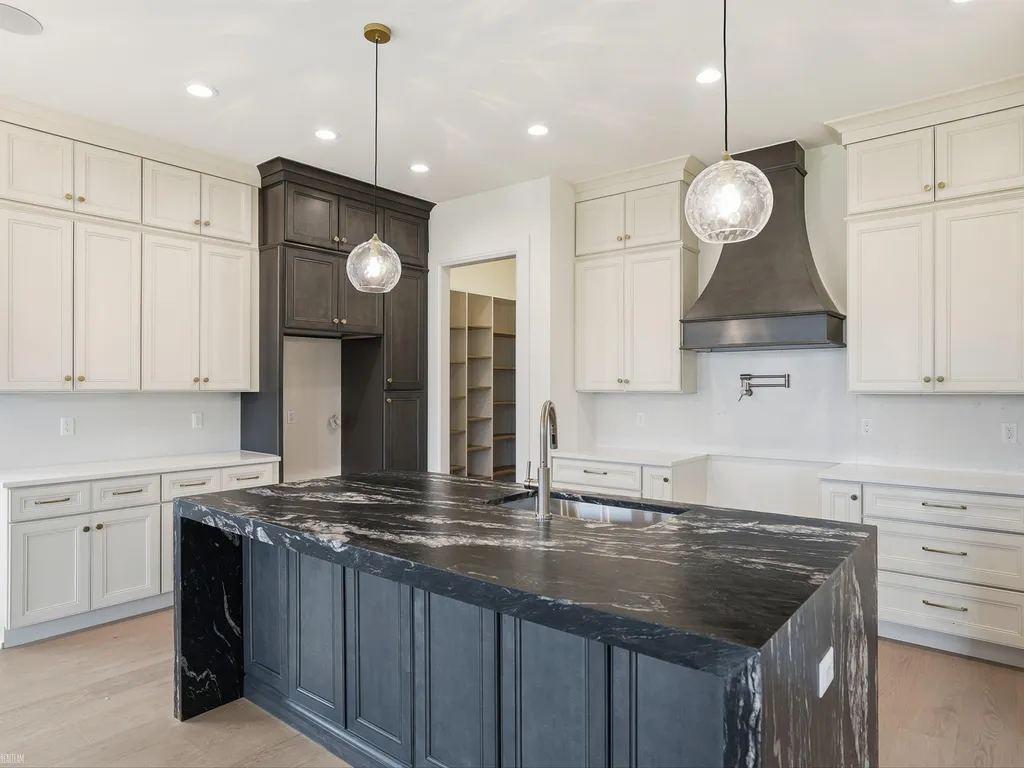 41225 Belvidere Street Harrison Charter Township MI 48045