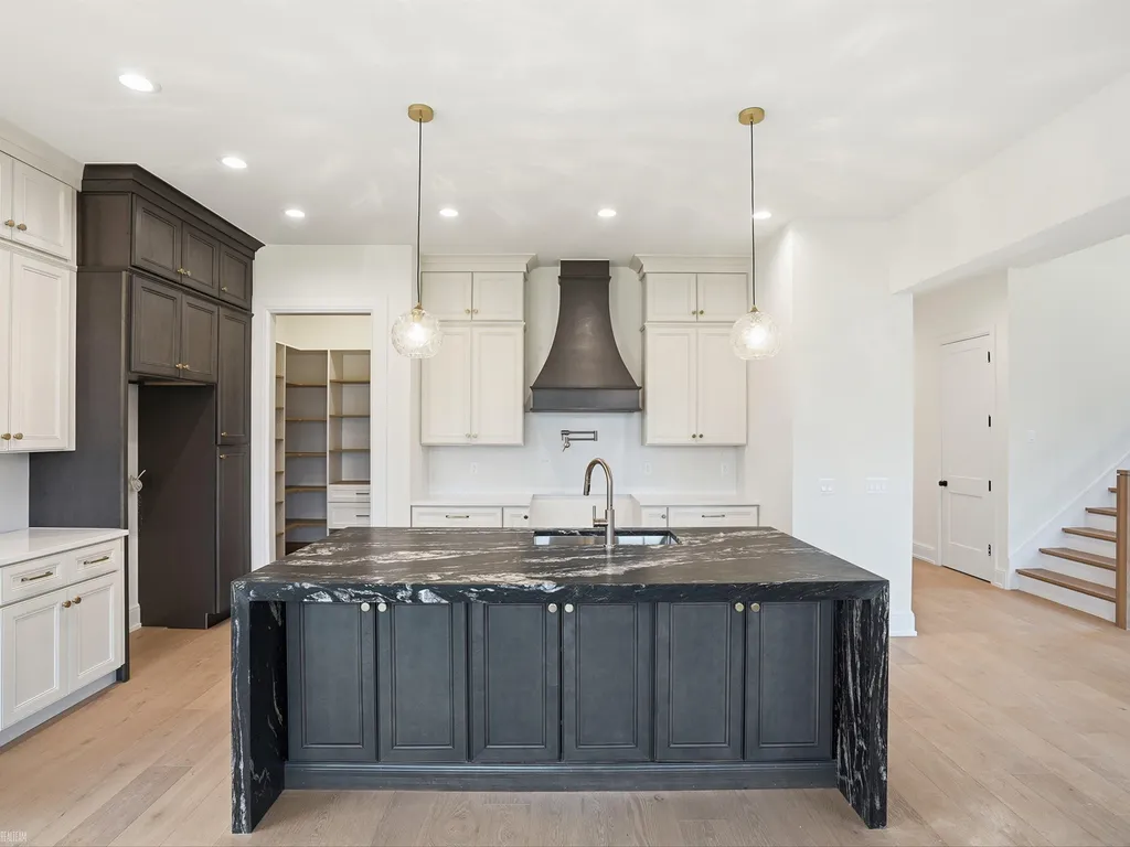 41225 Belvidere Street Harrison Charter Township MI 48045