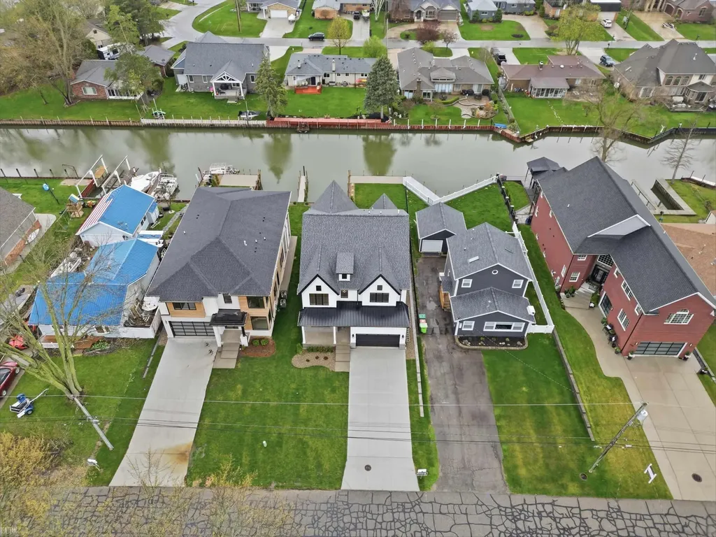 41225 Belvidere Street Harrison Charter Township MI 48045