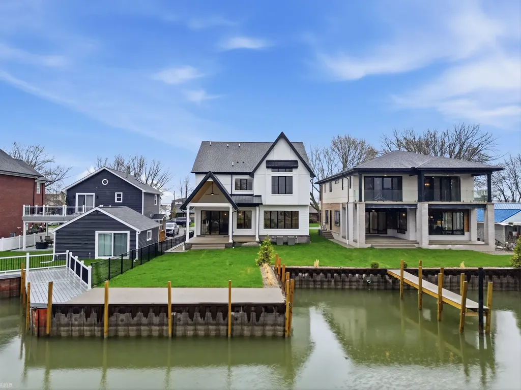 41225 Belvidere Street Harrison Charter Township MI 48045