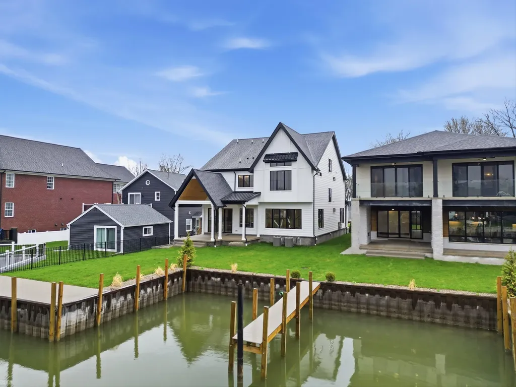 41225 Belvidere Street Harrison Charter Township MI 48045