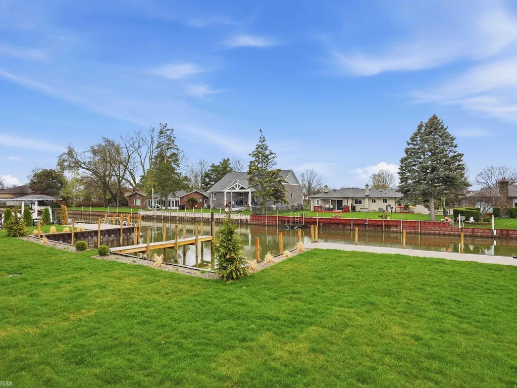 41225 Belvidere Street Harrison Charter Township MI 48045
